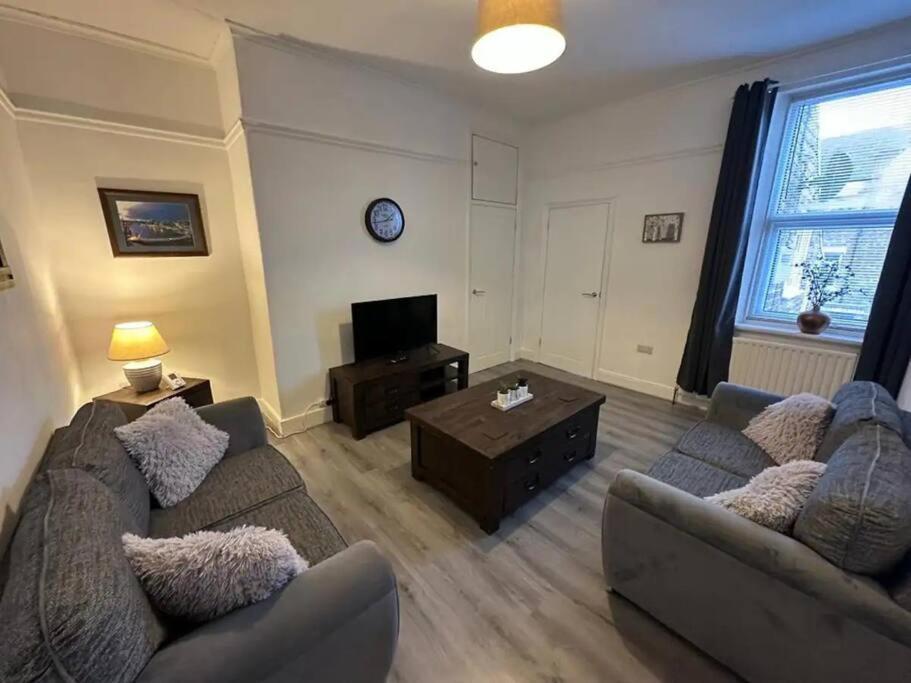 Blossom Holiday Lets - 3 Bed Bensham Apartment Ґейтсгед Екстер'єр фото